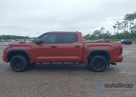 2024 Toyota Tundra Hybrid Trd Pro 4Wd z USA, uszkodzony, nr VIN 5TFPC5DB8RX054584